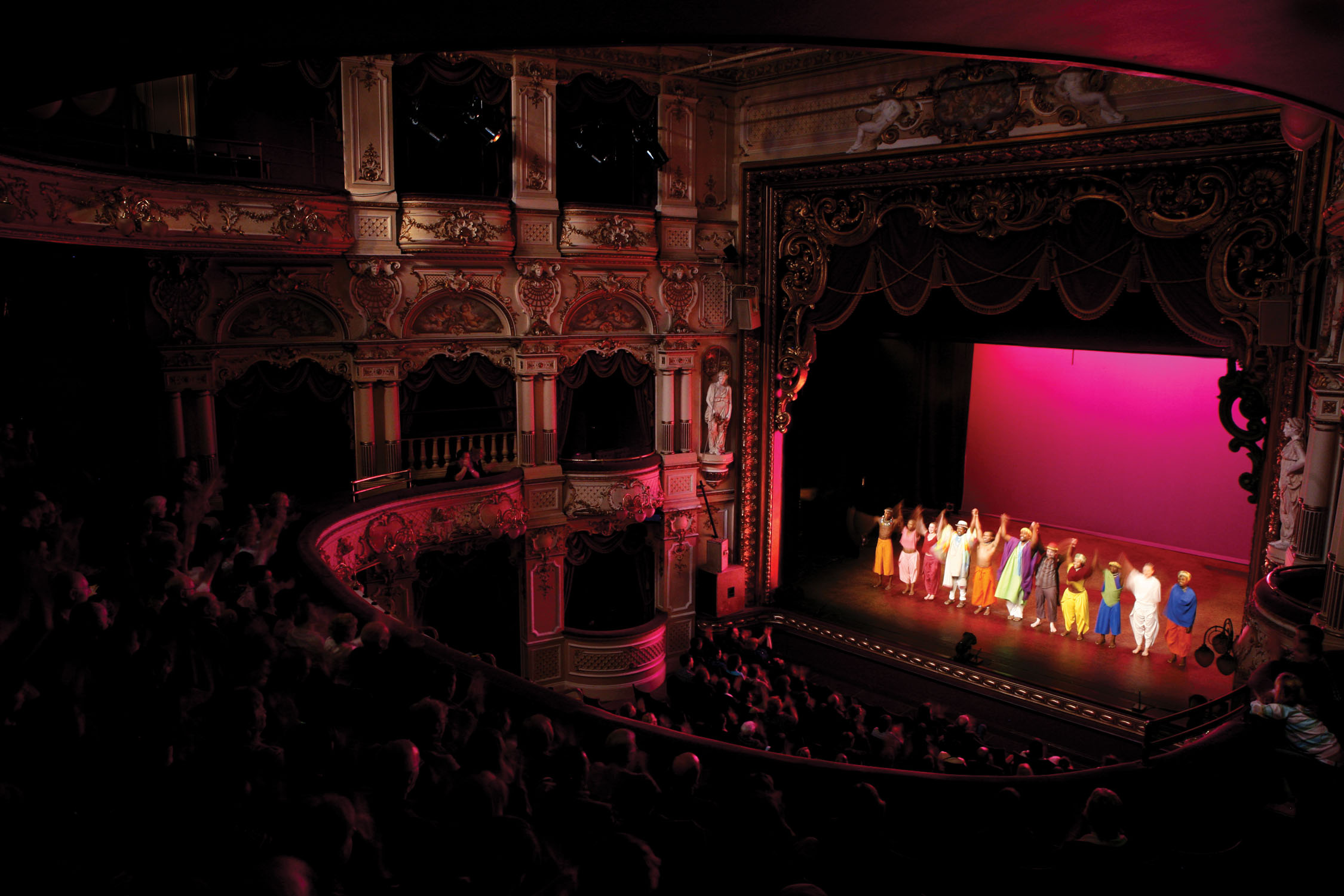 Theater activities. Лондонский театр Лицеум. Lyceum театр Шеффилд. Театр Лицеум в Лондоне сцена. Театр Лицеум фото.